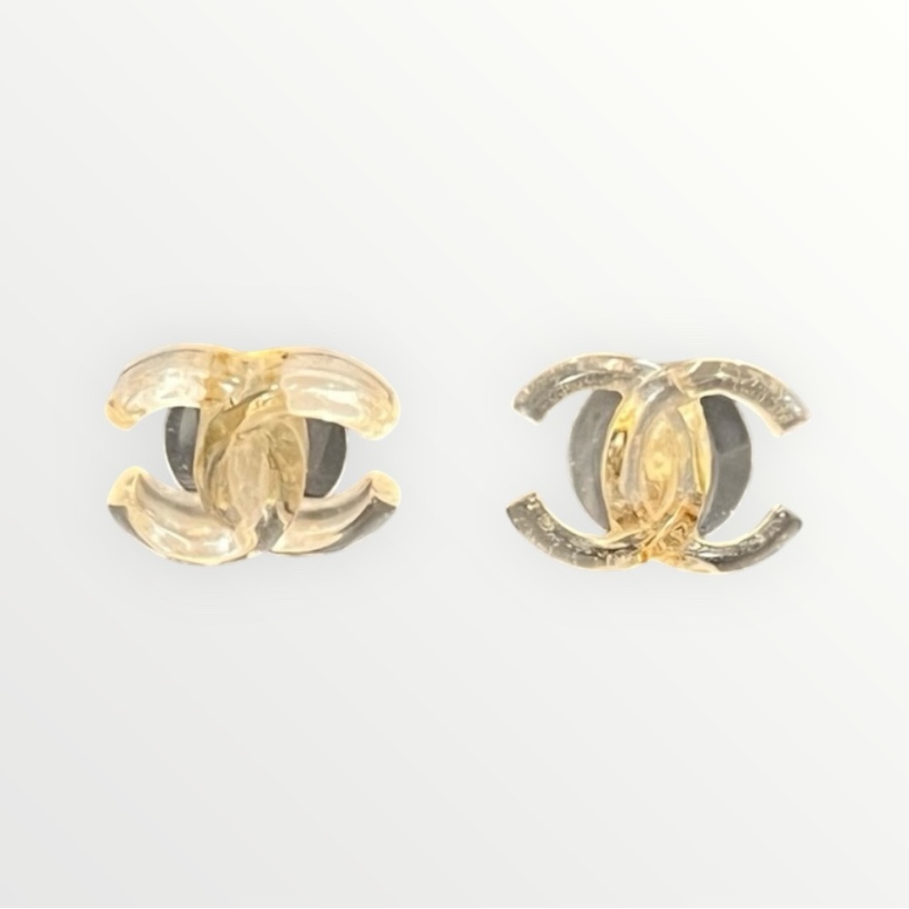 Authentic Chanel Vintage Resin CC Pierced Earrings - Picture 4 of 6